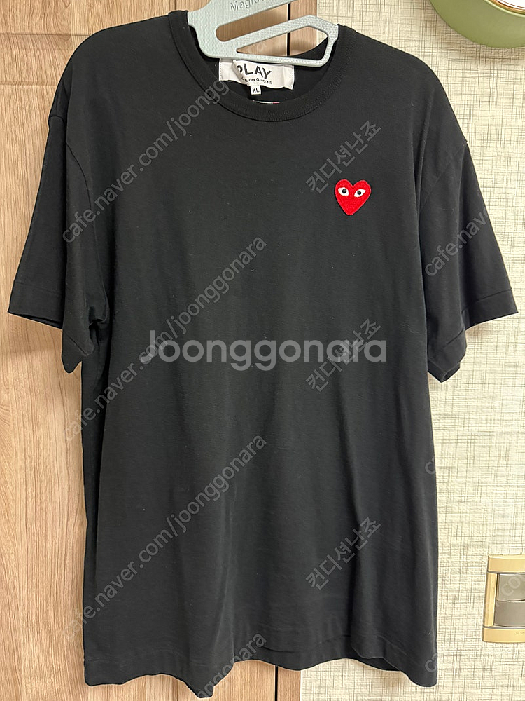 꼼데가르송 블랙 레드하트 와펜 반팔티 XL 팝니다.--0