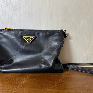 프라다 레더 크로스백 블랙 (1BH173) 판매합니다