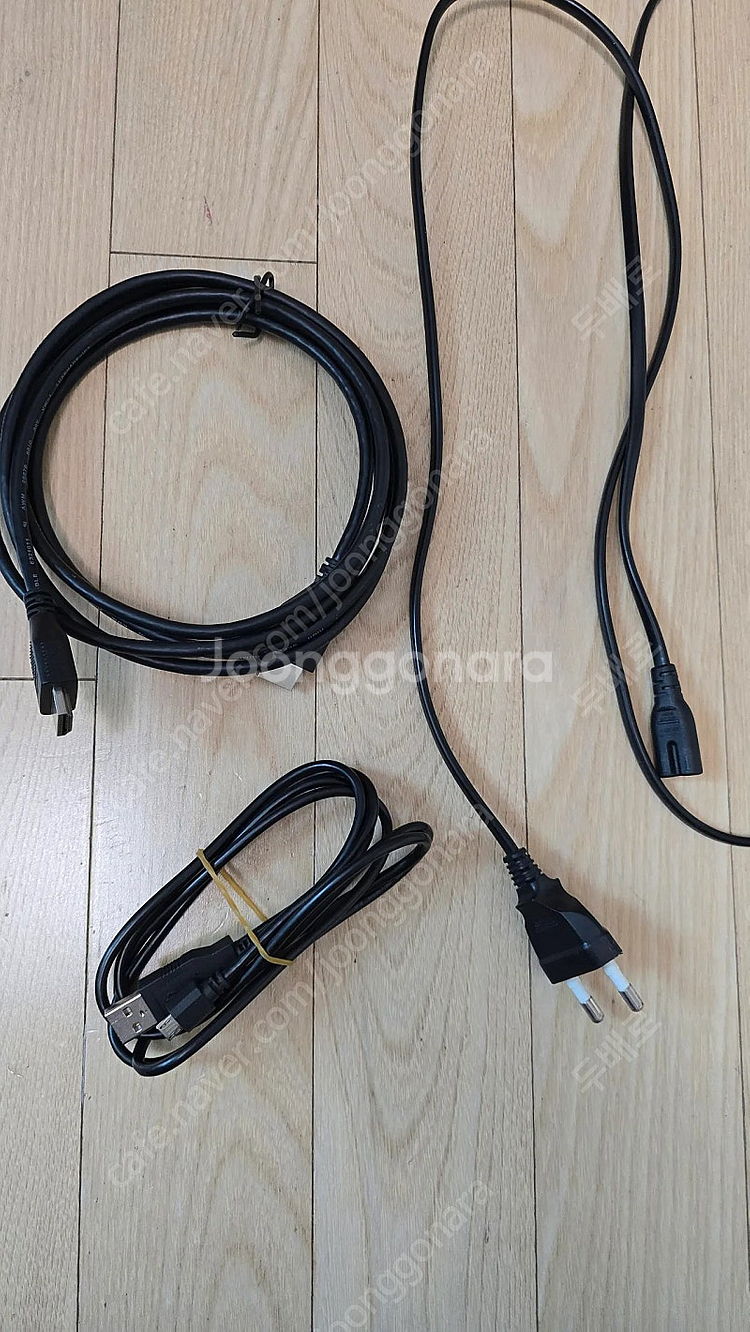 PS4 본체 + 게임2개 상태 좋습니다. 박스포함 전구...--2