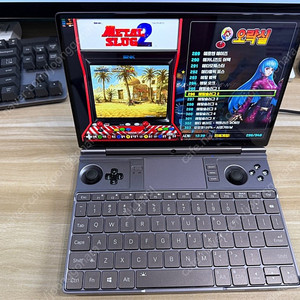 GPD WIN MAX2 (8840U, 64GB, 2TB) 판매 합니다.