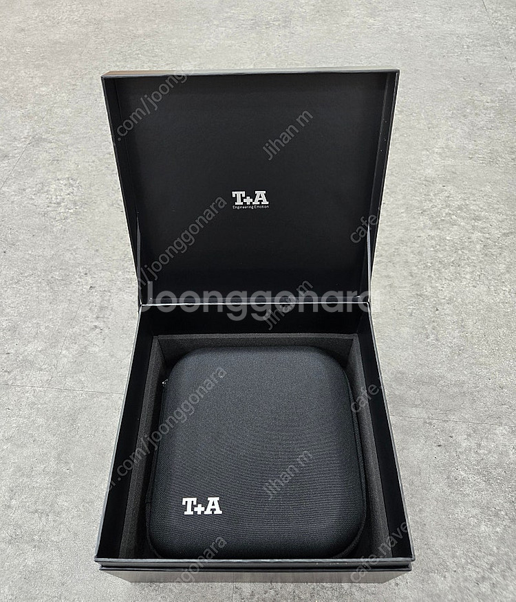 국내정품 T+A 솔리테어 T 화이트 팝니다.--3