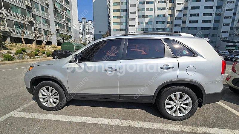 2010년 쏘렌토r 2륜 tlx 최고급형 팝니다--0