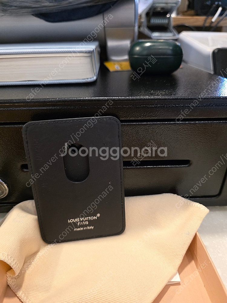 루이비통 맥세이프 이클립스 M12602--4