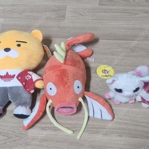 카카오프렌즈 (아디다스 에디션)라이언 , 포켓몬스터 잉어킹 봉제인형 판매합니다 (택포함 15,000원)