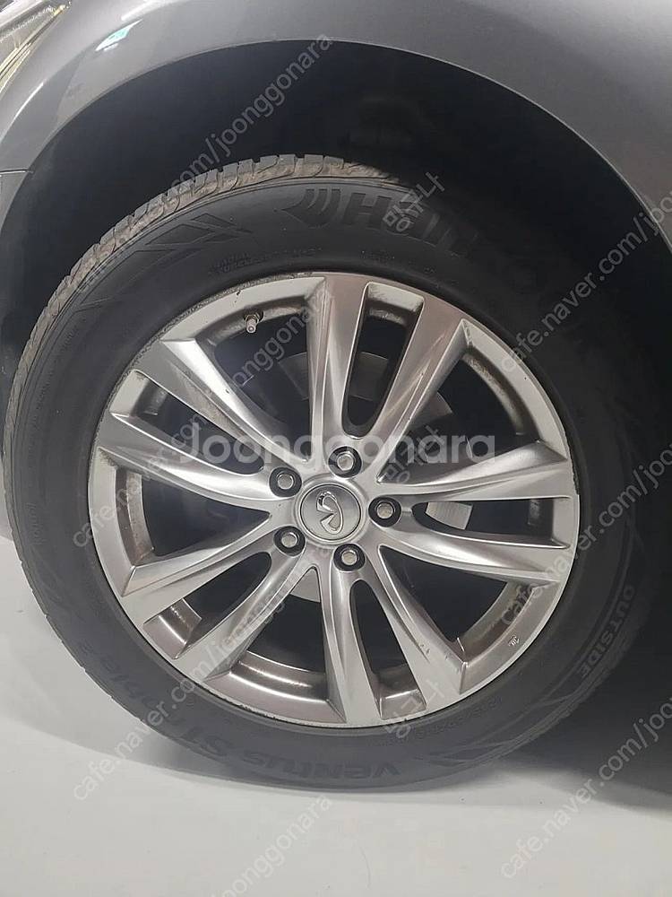 인피니티 Q70 18인치 휠타이어 판매합니다.--0
