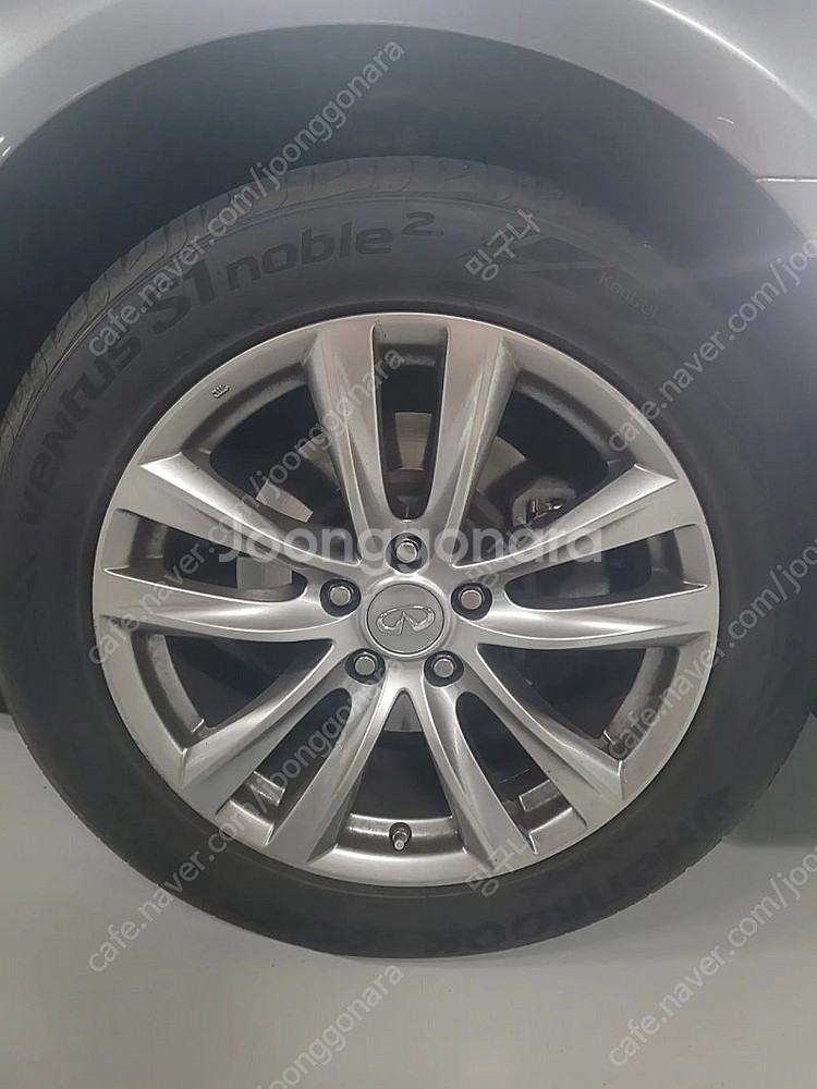 인피니티 Q70 18인치 휠타이어 판매합니다.--2