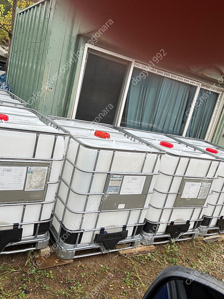 1톤 물통 탱크 정품 4개 1000리터 사각물통 거의 새거 싸게 팝니다. 이미지