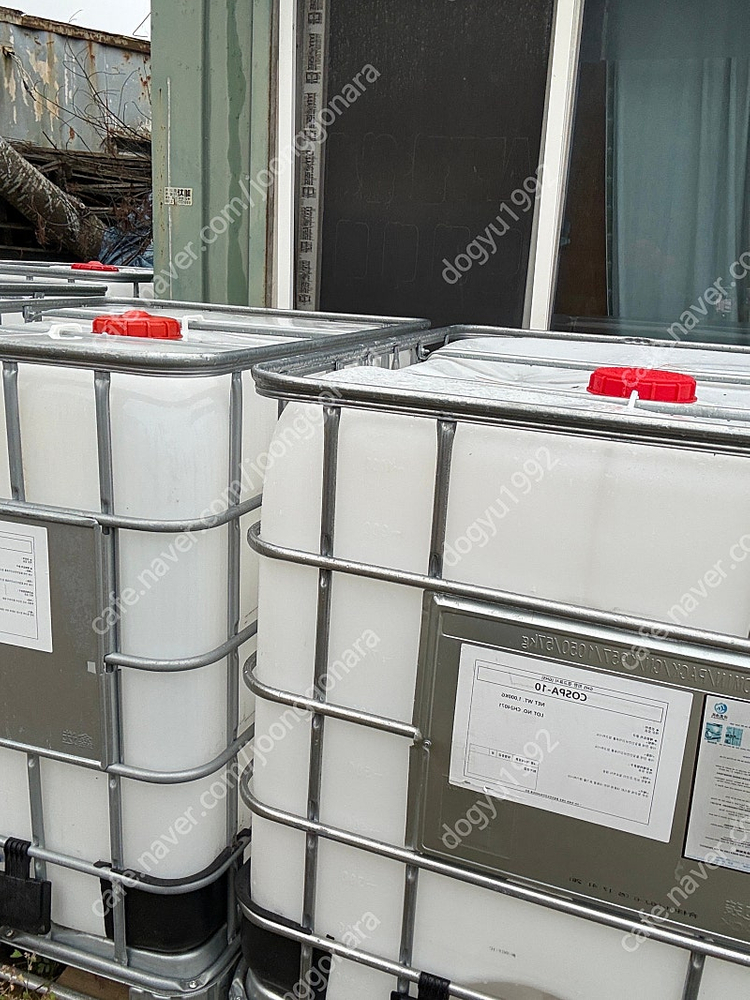 1톤 물통 탱크 정품 4개 1000리터 사각물통 거의 새거 싸게 팝니다. 이미지