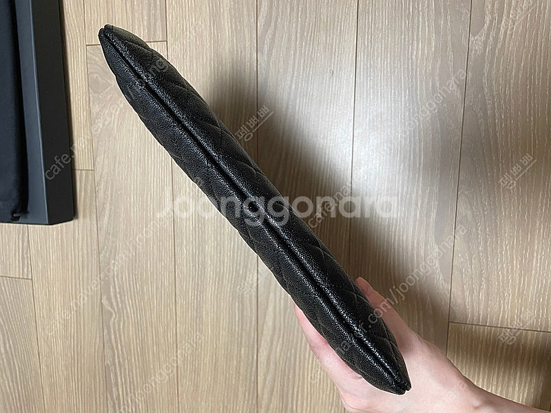 샤넬 보이 클러치 뉴미듐 블랙 캐비어 금장--7