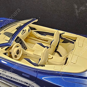 1:18 tecnomodel Aston martin Vanquish Volante 하자품 저렴하게 판매합니다