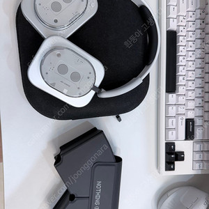 낫싱 헤드폰 Nothing Headphone (1) 화이트 판매합니다!