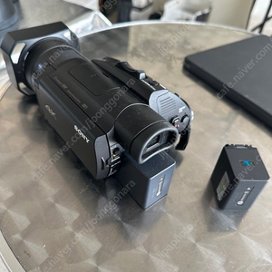 소니 AX700 캠코더 / 기본배터리 + 추가 대용량배터리 포함