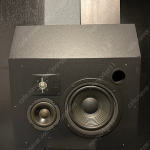 JBL8330