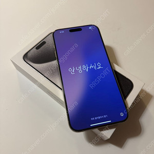 아이폰15프로맥스 화이트티타늄 1테라 홍콩판 무음 (케이스티파이 2개 포함) 네고가능