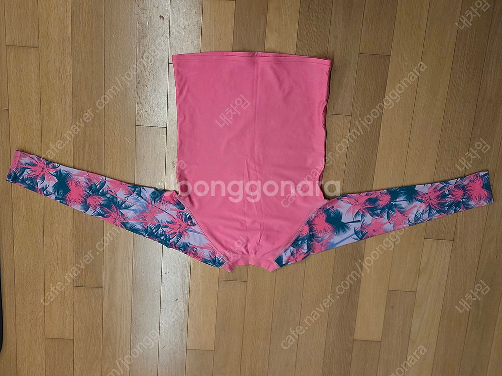 레쉬가드 수영복 남, 여 2벌 팝니다(각각 거래 가능)--5