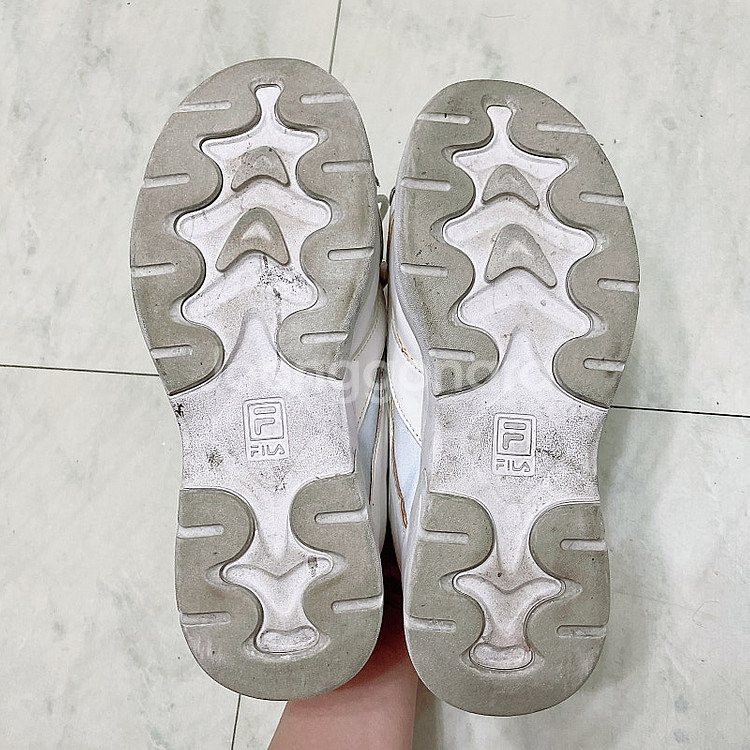 휠라 디스럽터2 흰색 여성운동화 245mm--4