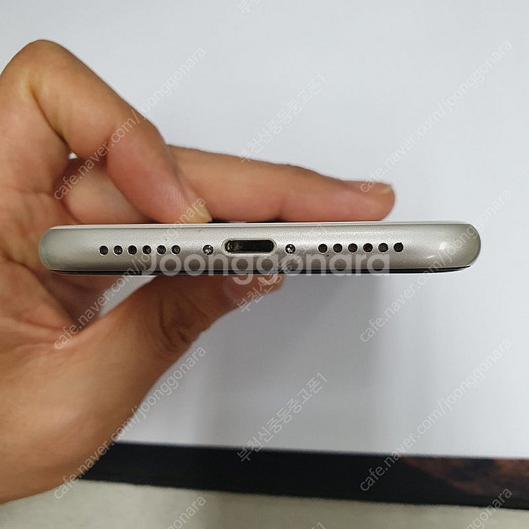 204387 아이폰XR 64 화이트 중고폰 18만원 배...--4