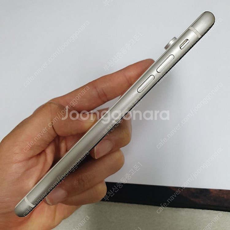 204387 아이폰XR 64 화이트 중고폰 18만원 배...--6