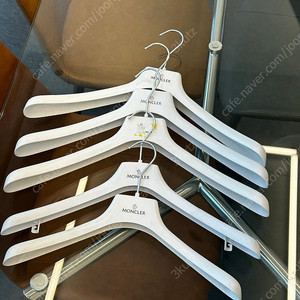 [정품] 몽클레어 옷걸이