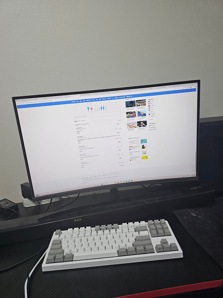 라이젠5 7500f 3080ti 컴퓨터 본체. 모니터 이미지