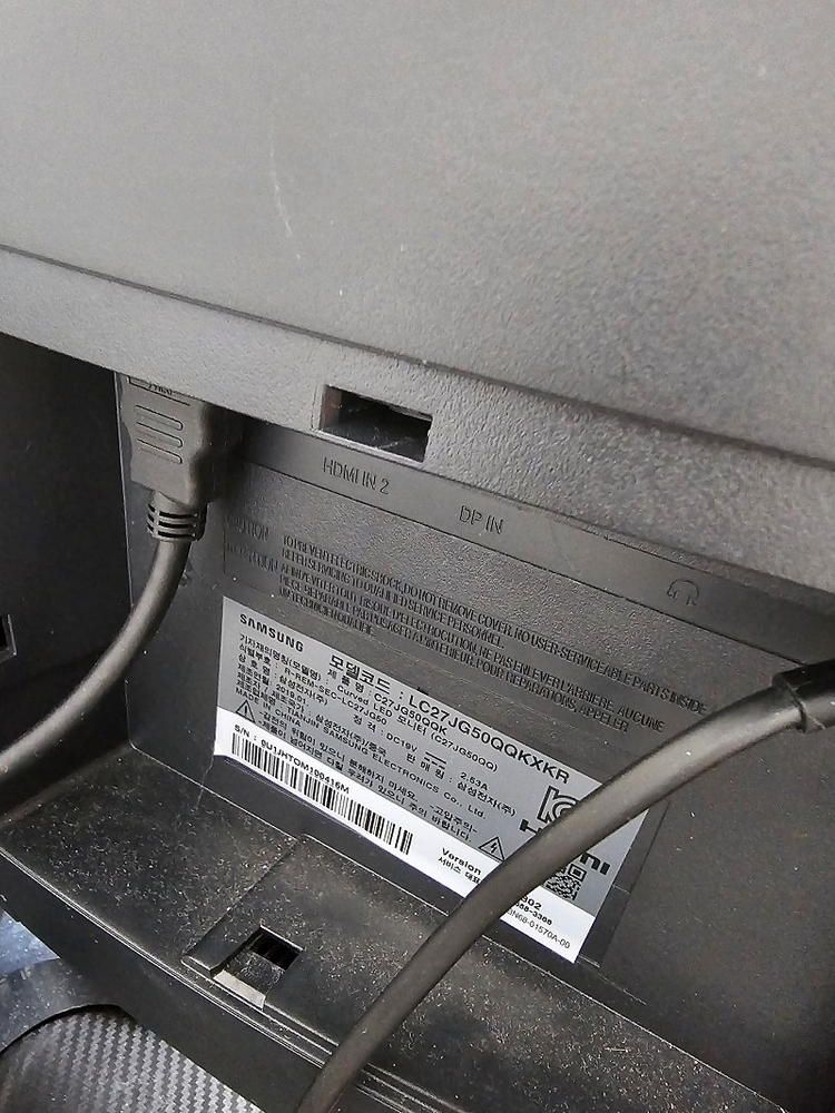 라이젠5 7500f 3080ti 컴퓨터 본체. 모니터 이미지