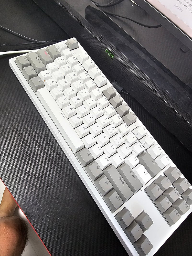 라이젠5 7500f 3080ti 컴퓨터 본체. 모니터 이미지