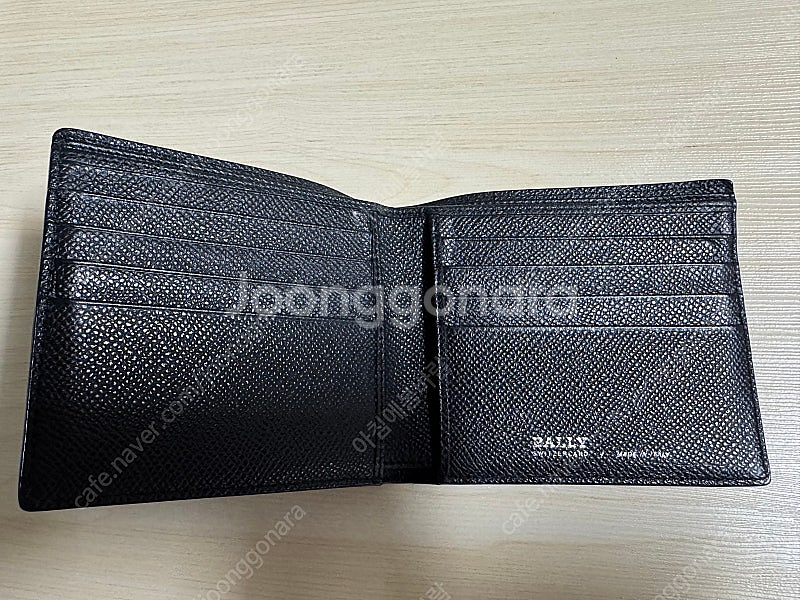 발리(BALLY) 반지갑 팝니다.--1