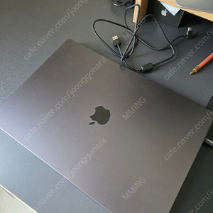 맥북프로 M4 16인치 (램24g, ssd 512g) 팝니다.