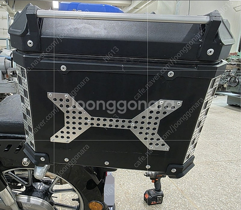 C125 탑박스 및 브라켓 판매합니다.--0