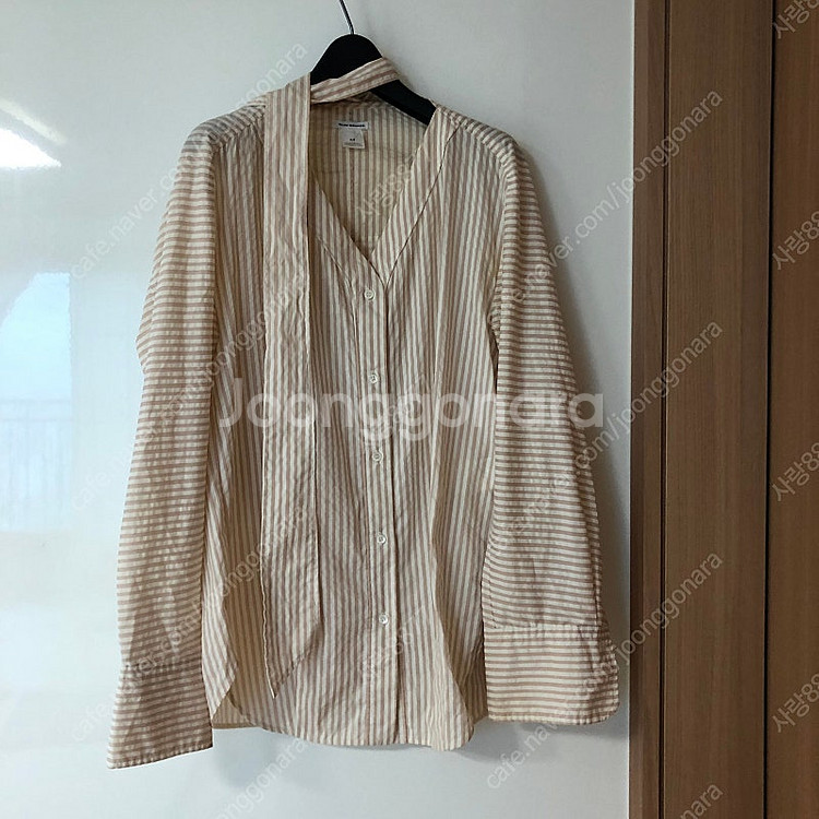 클럽모나코 스트라이프 리본 타이 시어서커 지지미 블라우스 셔츠 하객룩--0