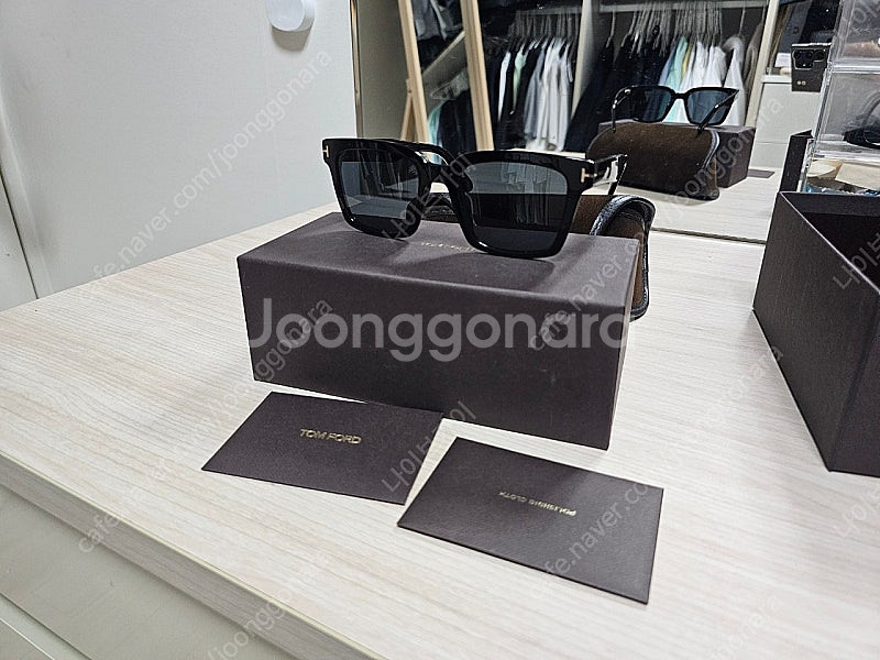 톰포드 선글라스(정품 새제품)--0