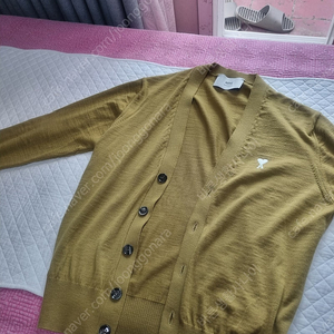 ami 24 F/W 가디건 판매합니다. (새 제품 / 미친척하고 가격 많이 낮췄습니다^^)