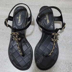 샤넬 퀼팅 체인 샌들 블랙 37 240mm