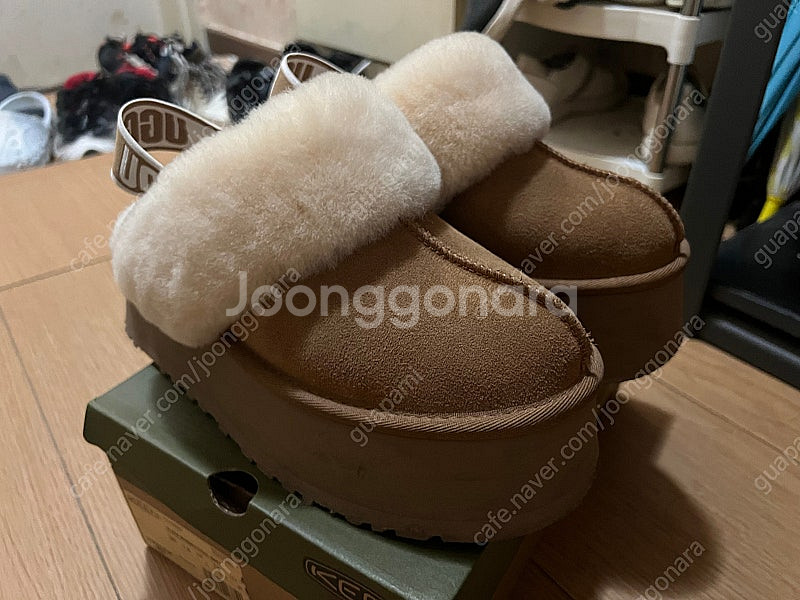 UGG 어그 통굽 스트랩 샌들형 슬리퍼(uk6) 판매--0