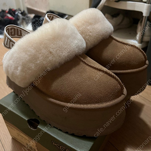 UGG 어그 통굽 스트랩 샌들형 슬리퍼(uk6) 판매
