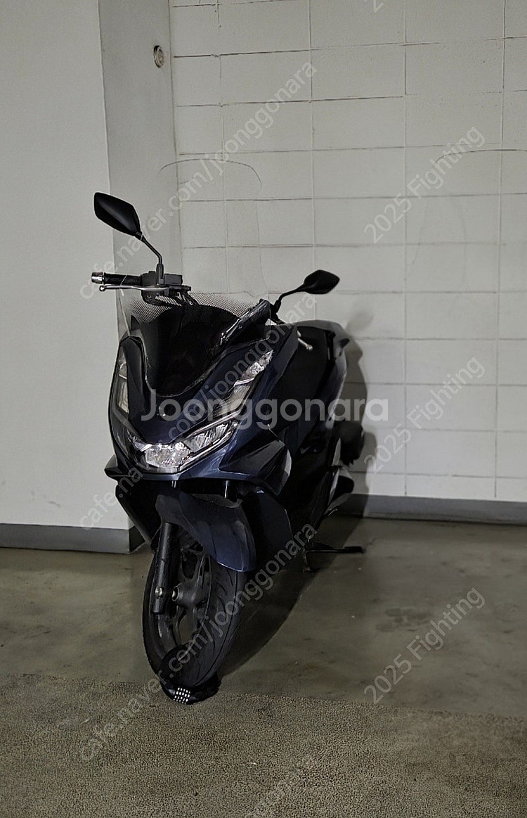 22년식 pcx125 윈드 스크린 새것처럼 깨끗한거 팔...--0