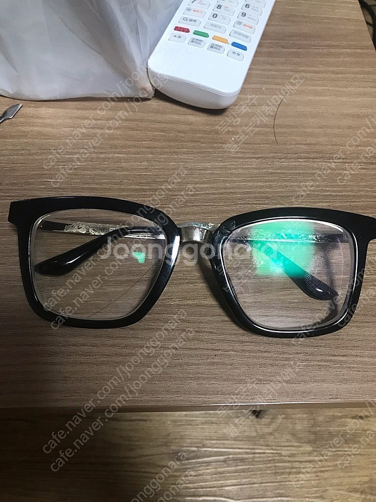 휠라 선글라스 급구합니다 휠라 선글라스 많으신분 봐주세...--0