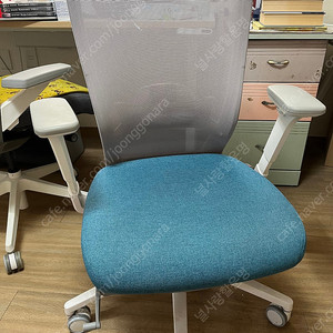 퍼시스 의자 팝니다. 정품