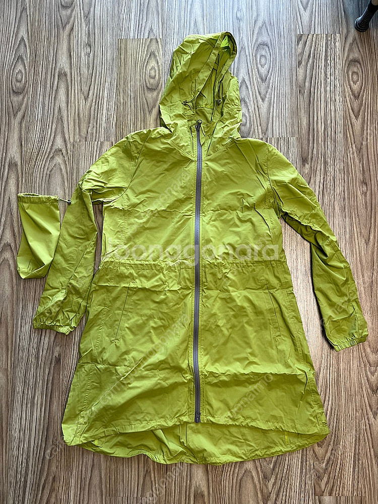 유니클로 바람막이 M(생활방수)--0