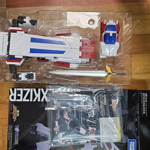 토이라이즈 킹엑스카이저 개봉품 판매합니다.