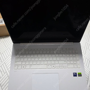 LG 그램 프로 2025 17ZD90TR-SX79K RTX4050 U7 32GB 512GB 팝니다.