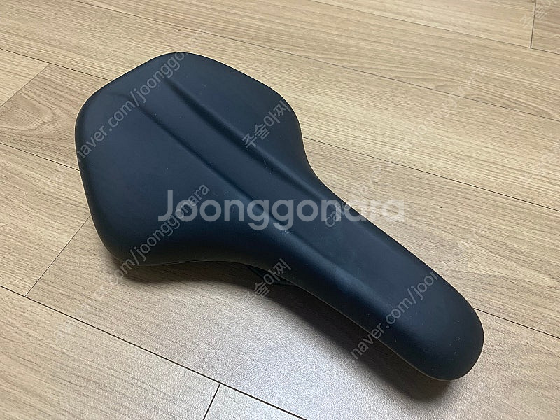 자이언트 2022 에스케이프 자전거 안장--1