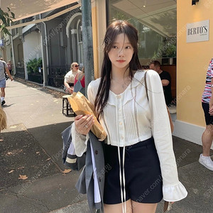 더위시 샵리즈 클래식 프릴 블라우스