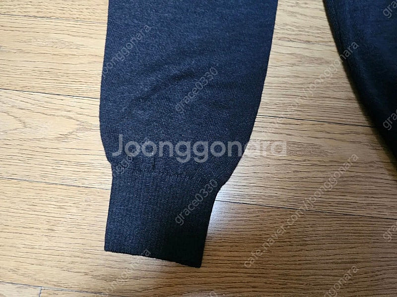 [파격세일] 버버리 어깨 체크패치 라운드니트 (남녀공용...--2