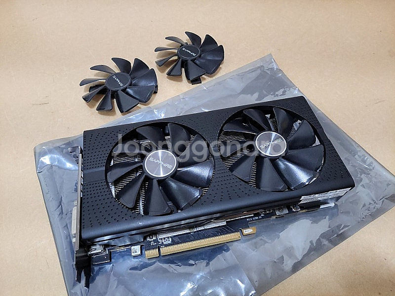 사파이어 라데온 rx570 (쿨러 신품 교체품) 팝니다--0
