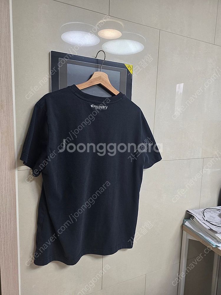 디스커버리 검정 티셔츠 105사이즈 상태좋은거 팝니다--1