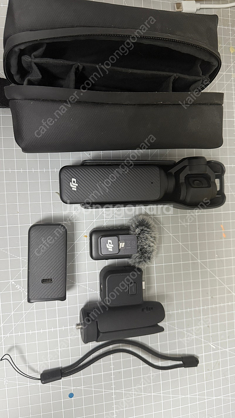 dji 오즈모 포켓3 크리에리터 콤보 팝니다--0