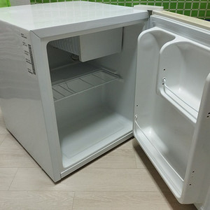 DC12V 냉장고(50L) 팝니다 / DC12V 냉장고(50L) 팝니다.....