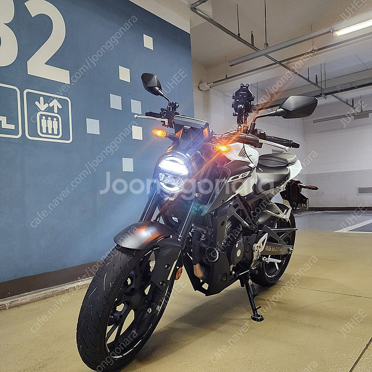 혼다 바이크 24년식 CB125R 화이트 판매--4