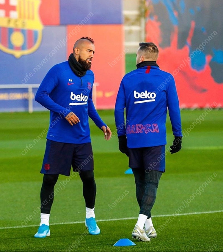 바르셀로나 베이퍼니트 하프집업 95--1